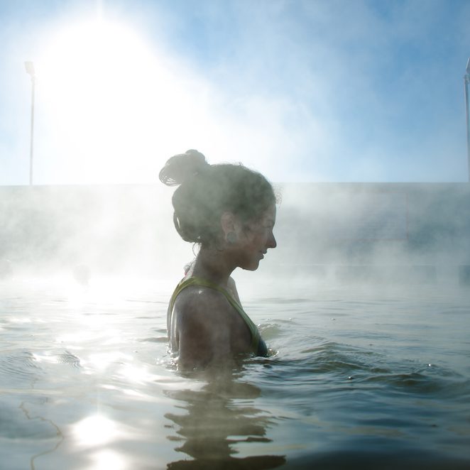 le thermalisme dans les bains et les sources d'eau chaude autour en cerdagne
